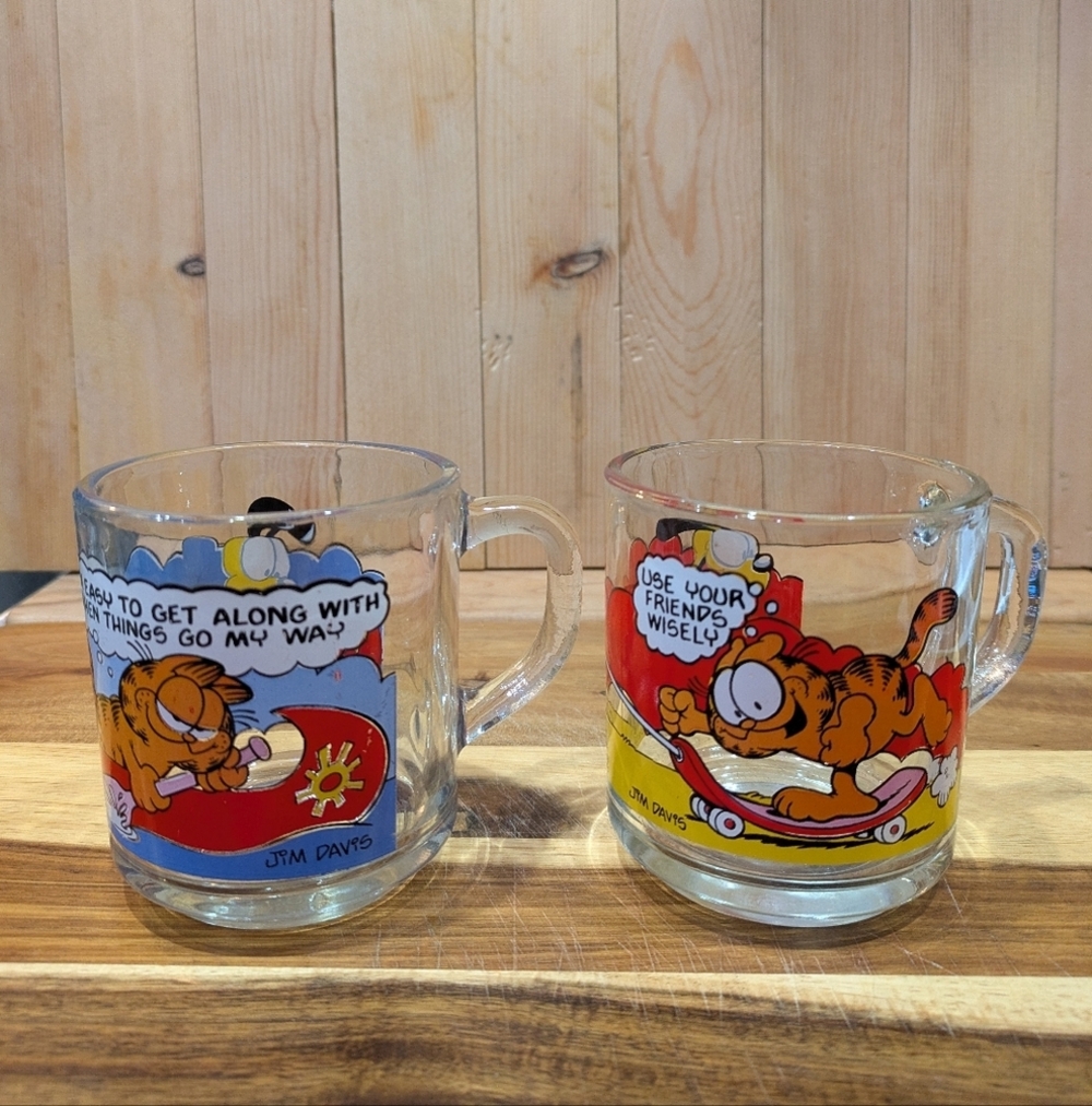 Garfield Glass Mug Set - Colorful Cartoon Design